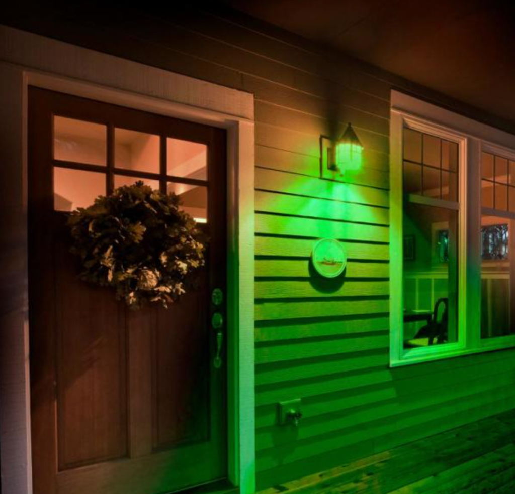 green porch light meaning
