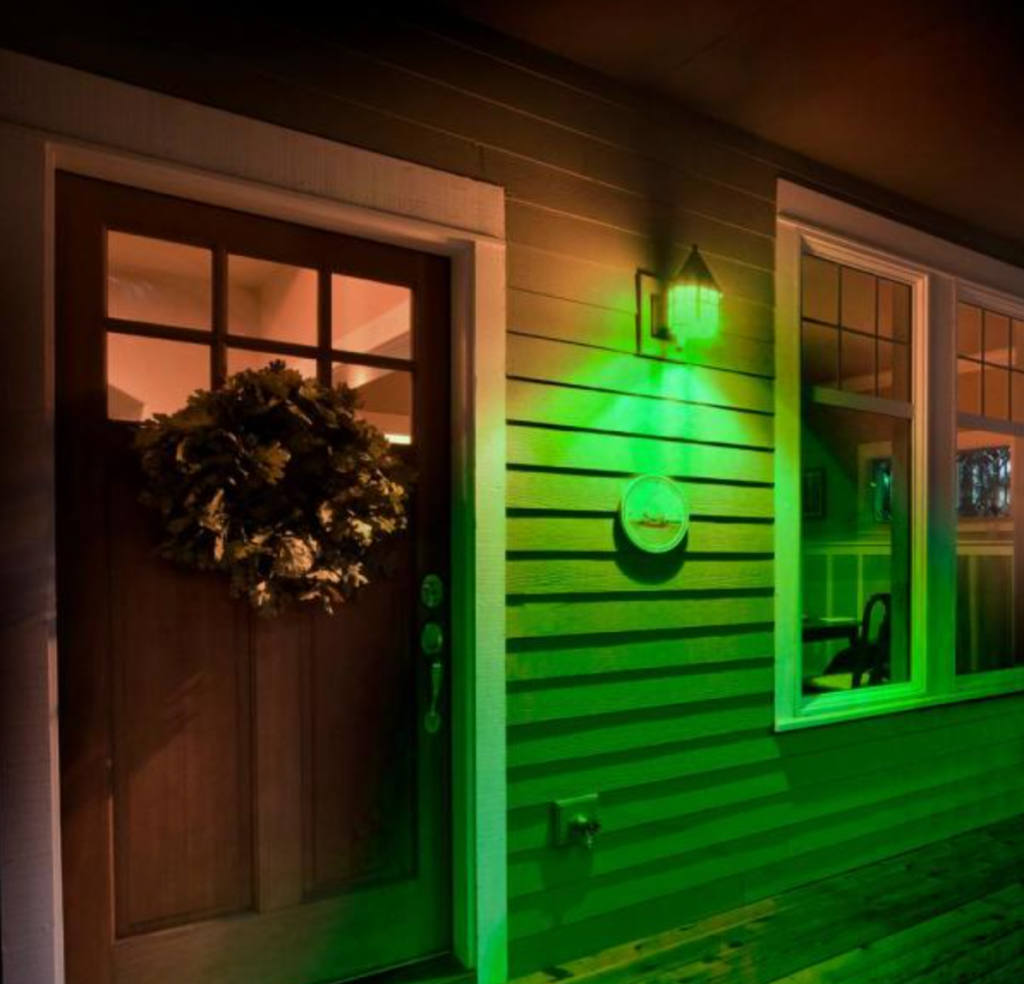 green porch light meaning
