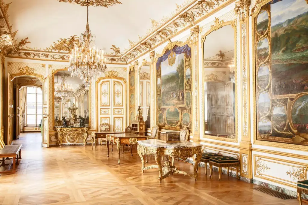 15+ Amazing French Neoclassical Interior Design Ideas
