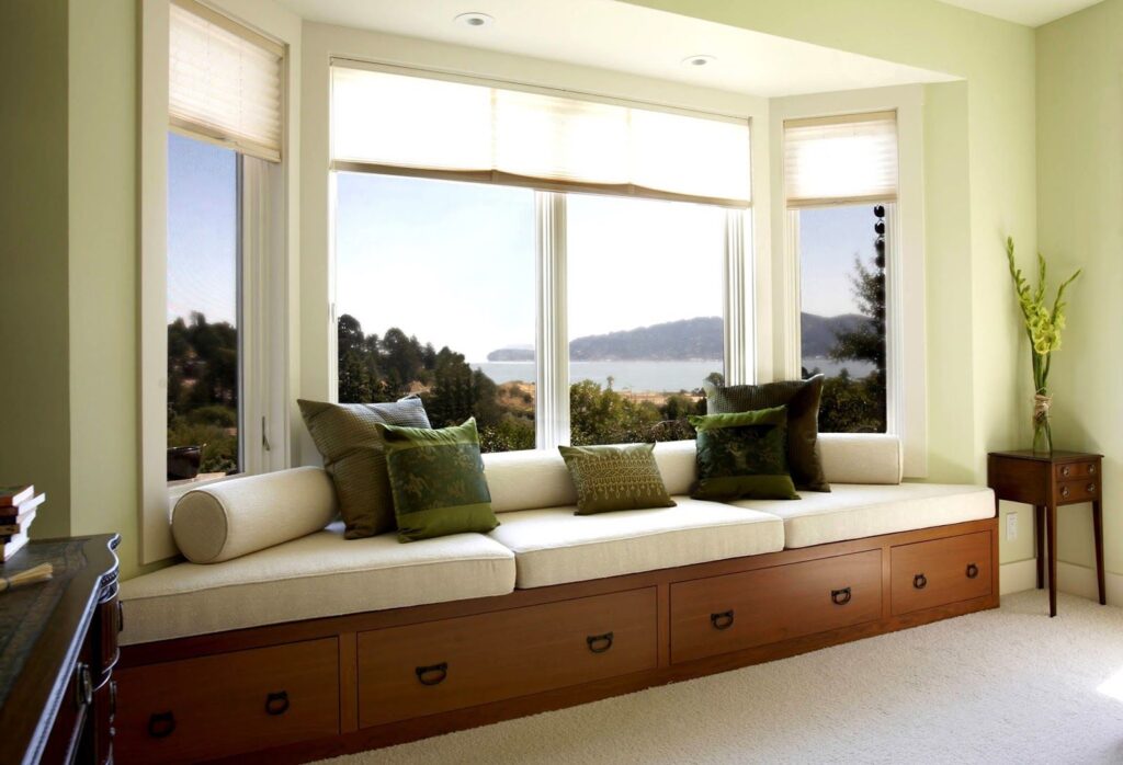 dining room bay windows
