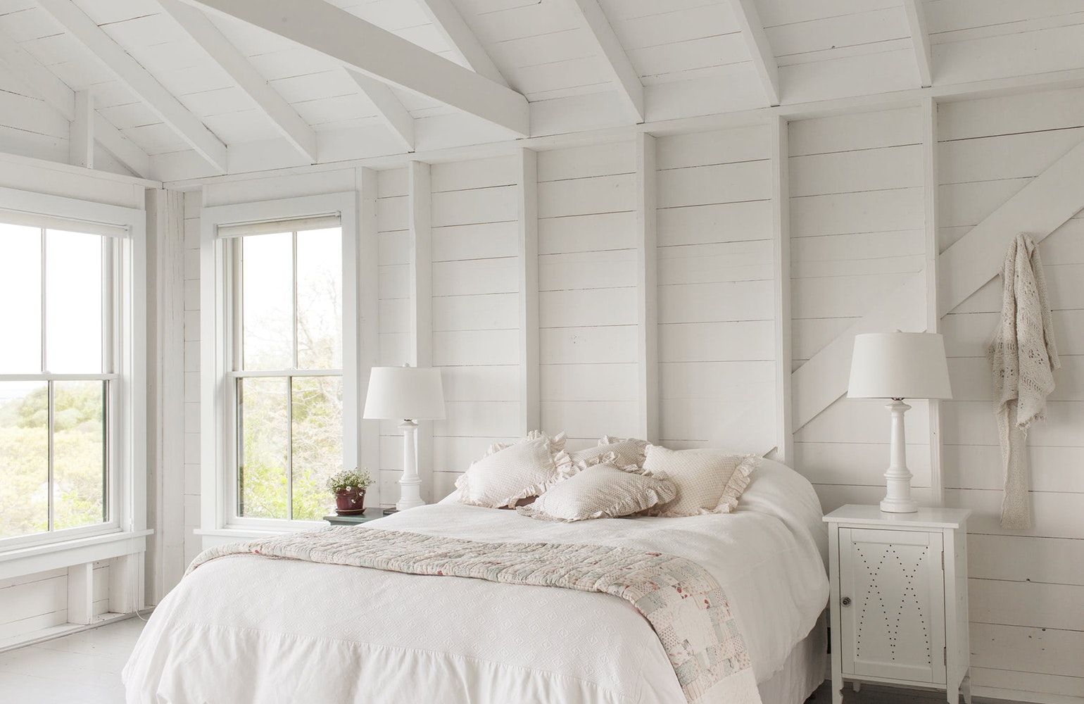 Bedroom White Elegance