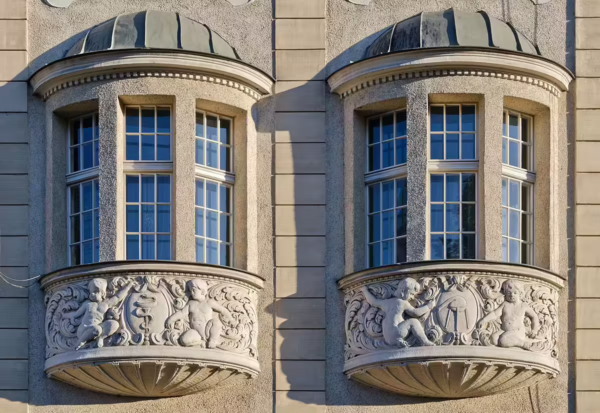 Oriel Bay Window