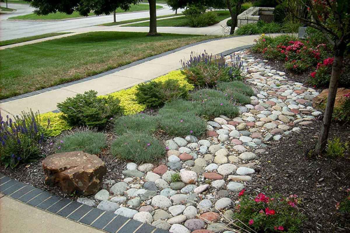 dry river bed front yard
