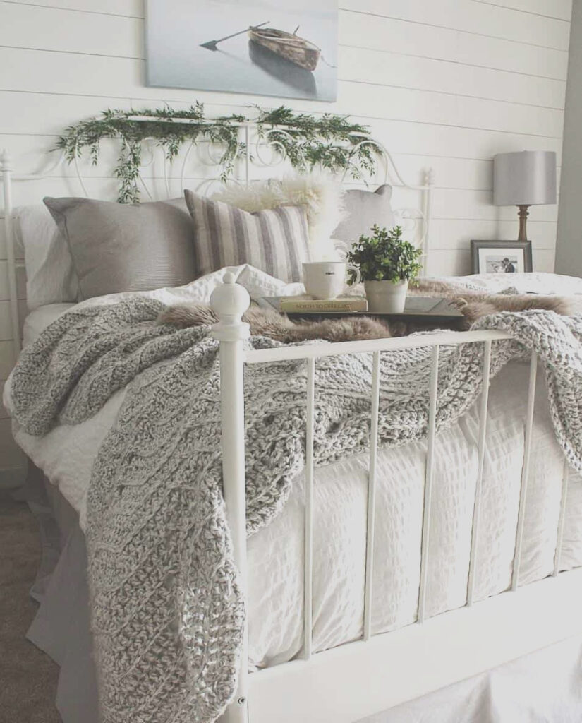 Farmhouse Decor Bedroom|
Modern Farmhouse Bedroom