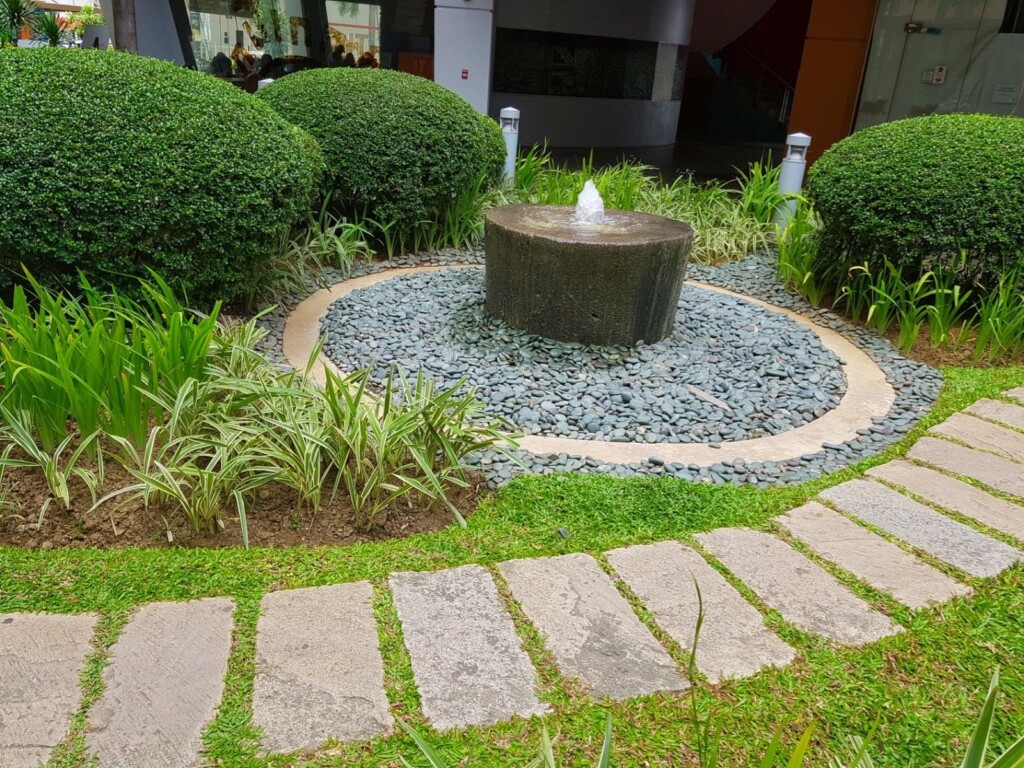 landscaping For The Side Of A House : 10 Amazing Ideas 5 Garden Fountain for the Yard