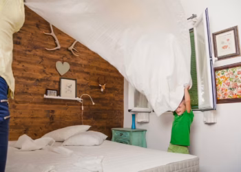 How To Make A Small Bedroom Cozy ?