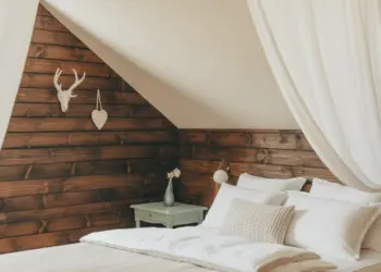 How To Make A Small Bedroom Cozy ?